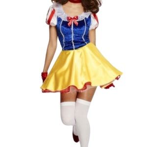 Snow White Halloween costume 👑